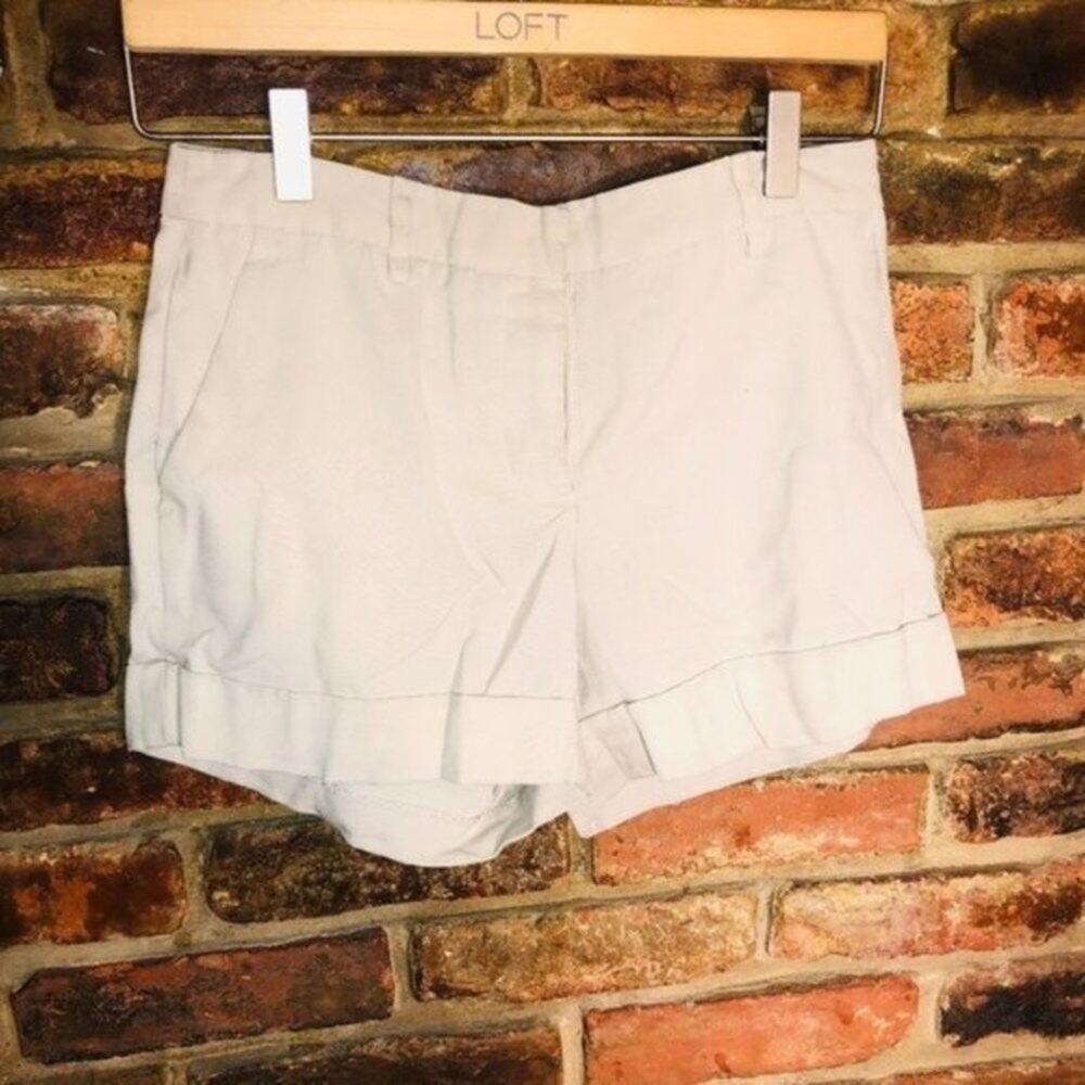 Forever 21 Beige Flat Front Khaki Chino Shorts Women's Size Small